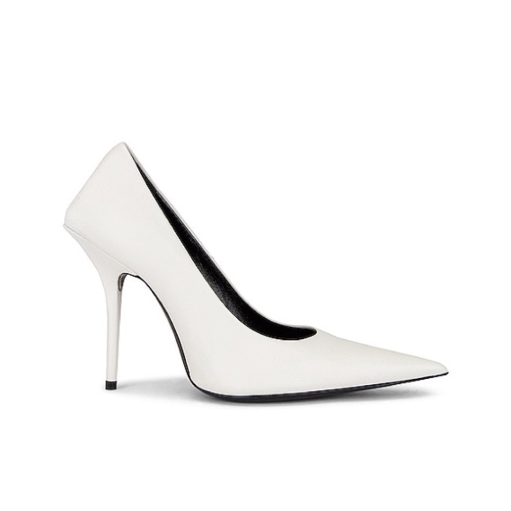 BALENCIAGA
Square Knife Pumps